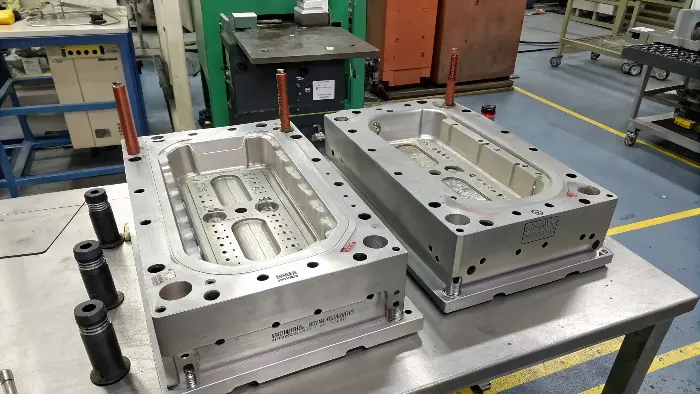 A CAD drawing of a complex injection mold assembly