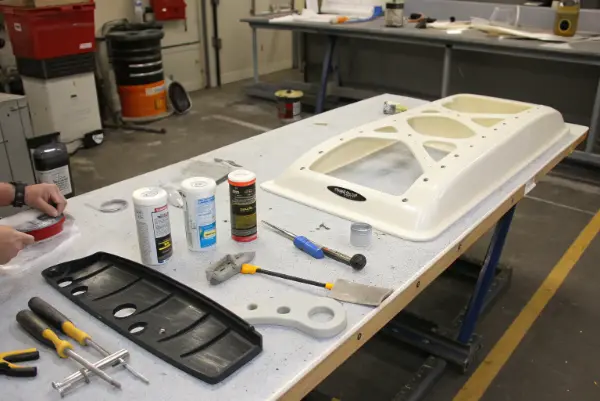 A step-by-step diagram showing the plastic finishing process from raw part to polished product.