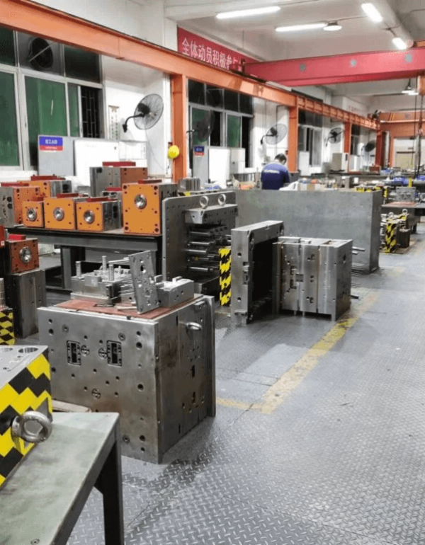 Plastic injection mold manufacturer